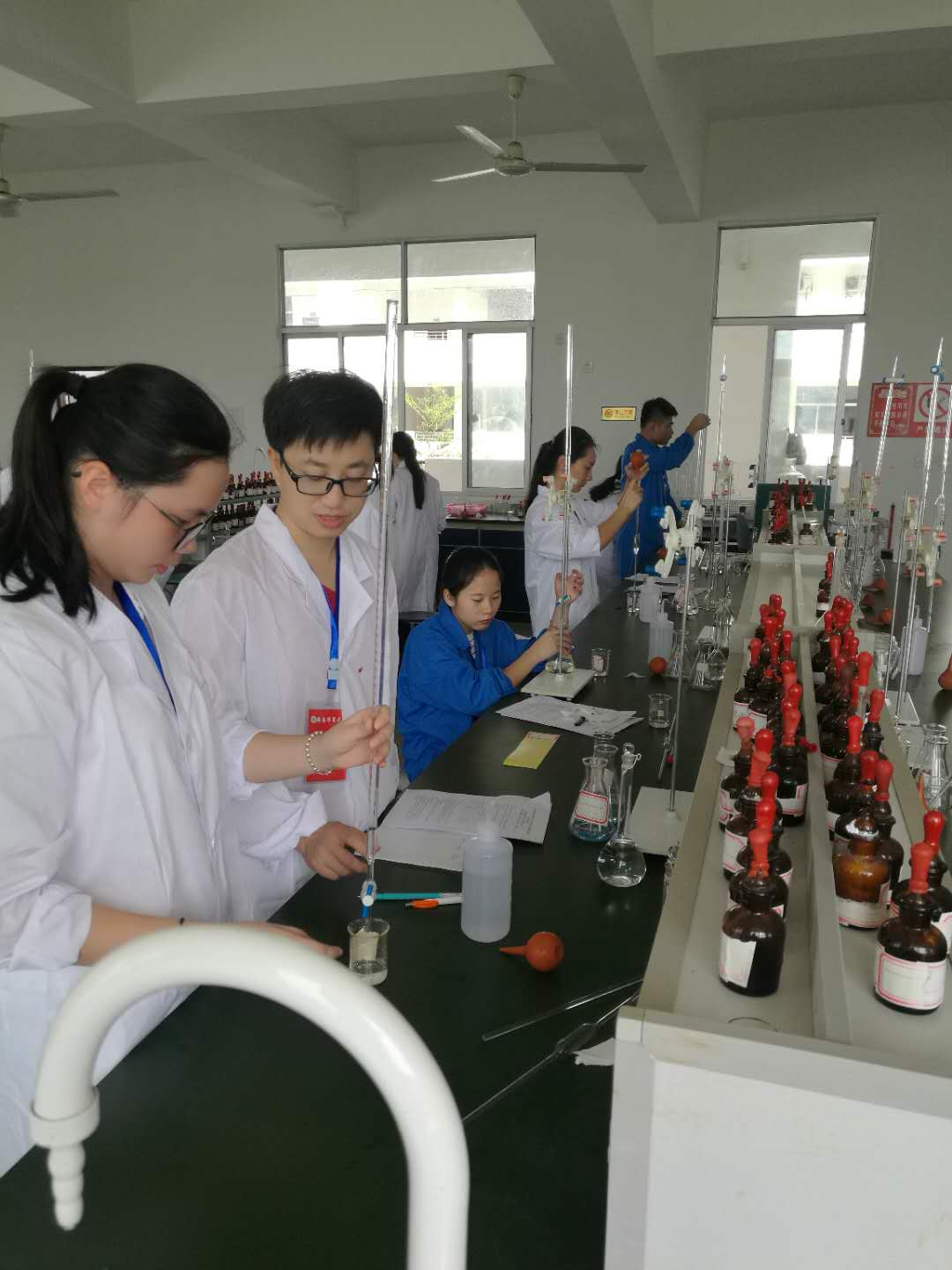 海南省高等学校第一届大学生化学实验技能竞赛在我校成功举办