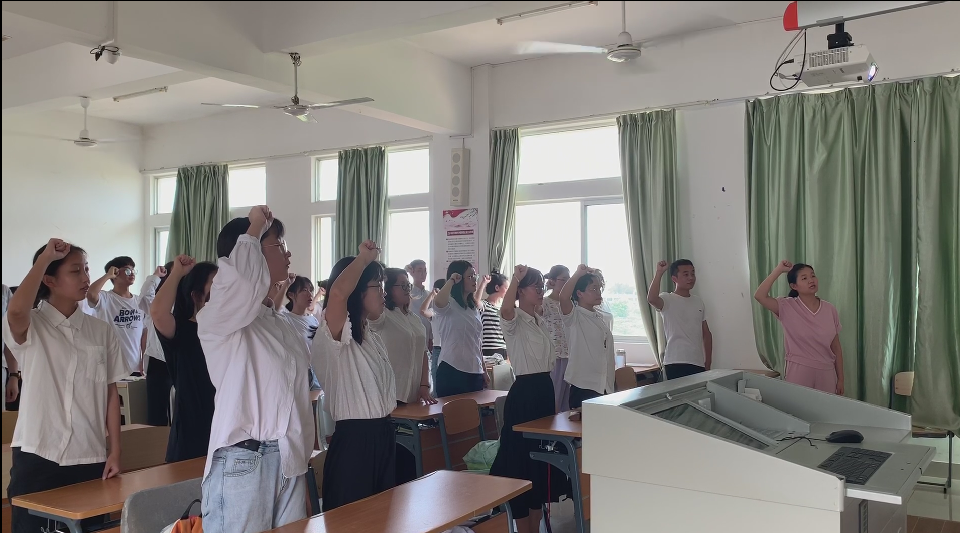 化学与化工学院本科生党支部举办七一主题党日活动