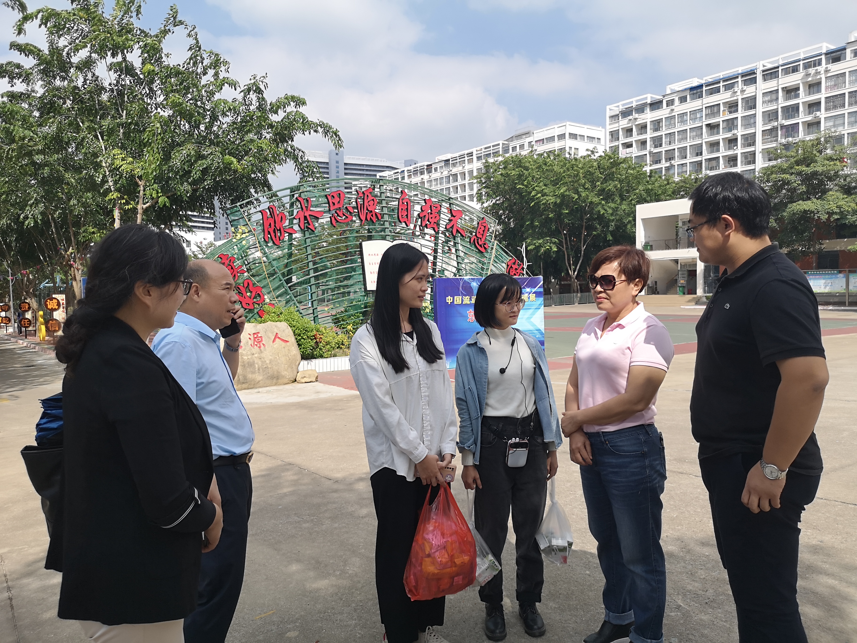 学院党委书记杨钰带队看望慰问顶岗实习（支教）学生