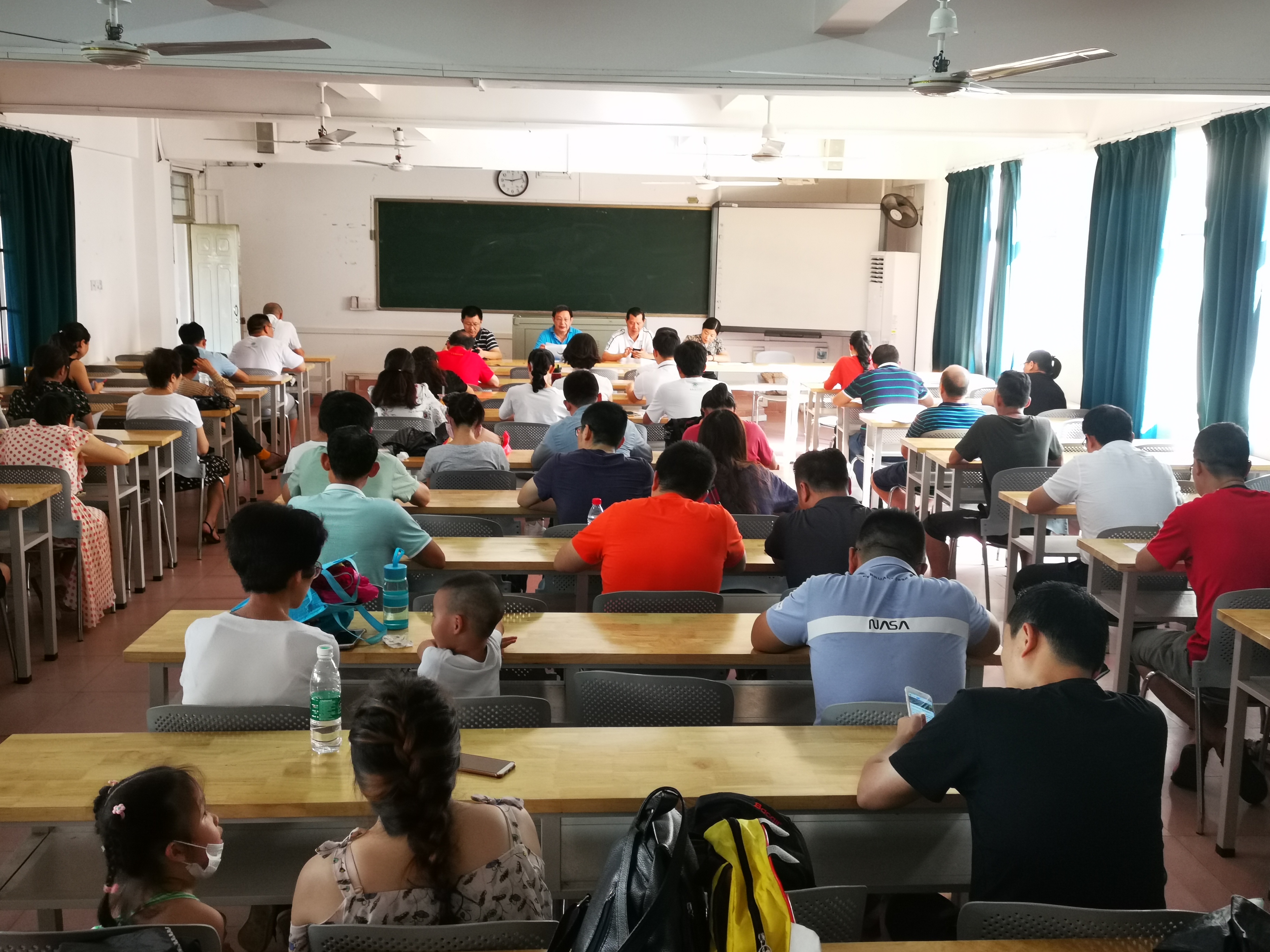 化学与化工学院召开新学期会议