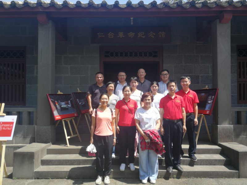 化学与化工学院第一党支部开展重温一次入党誓词党日活动