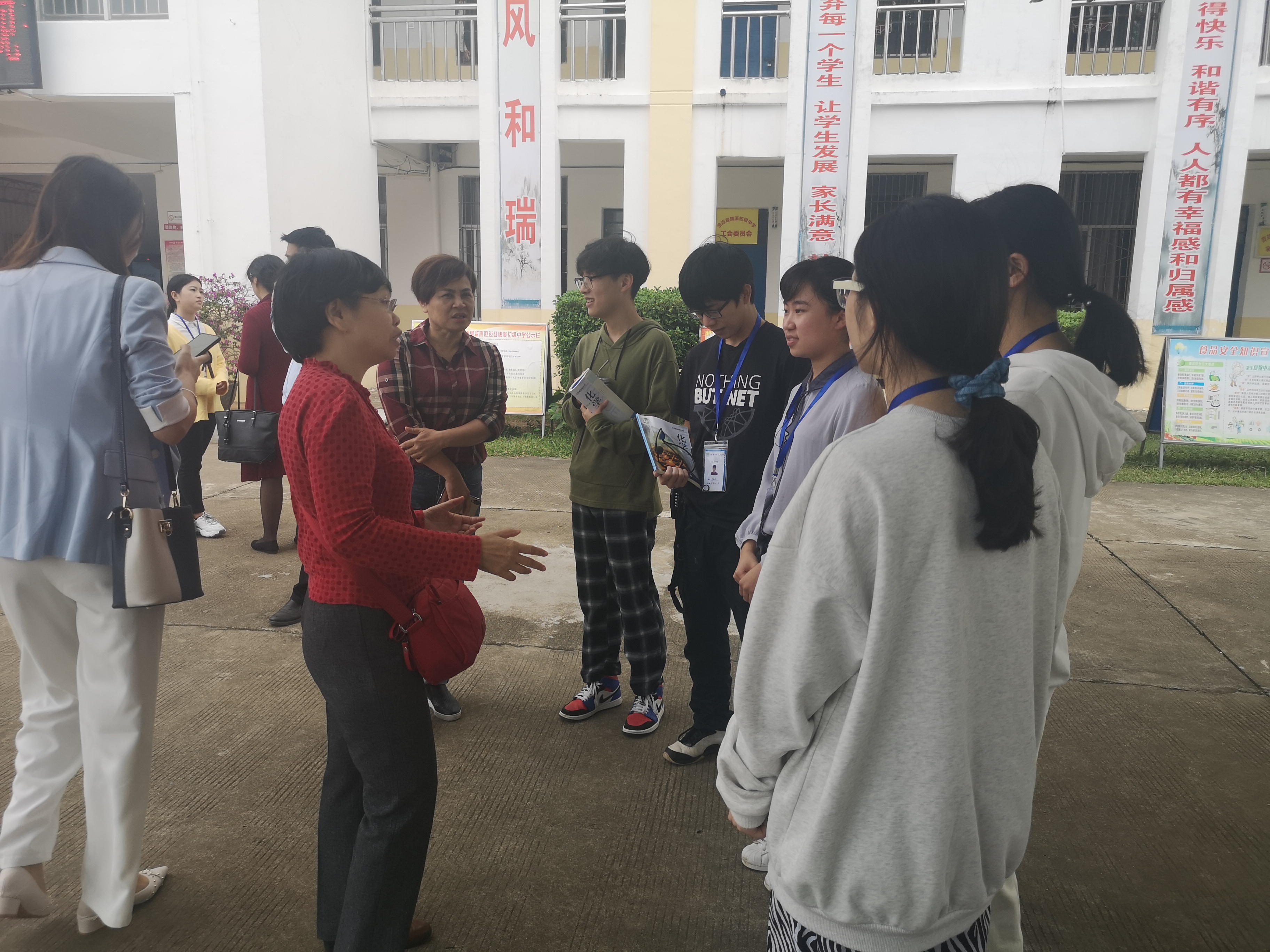【化学与化工学院实习走访】——学院领导走访实习学校看望实习生