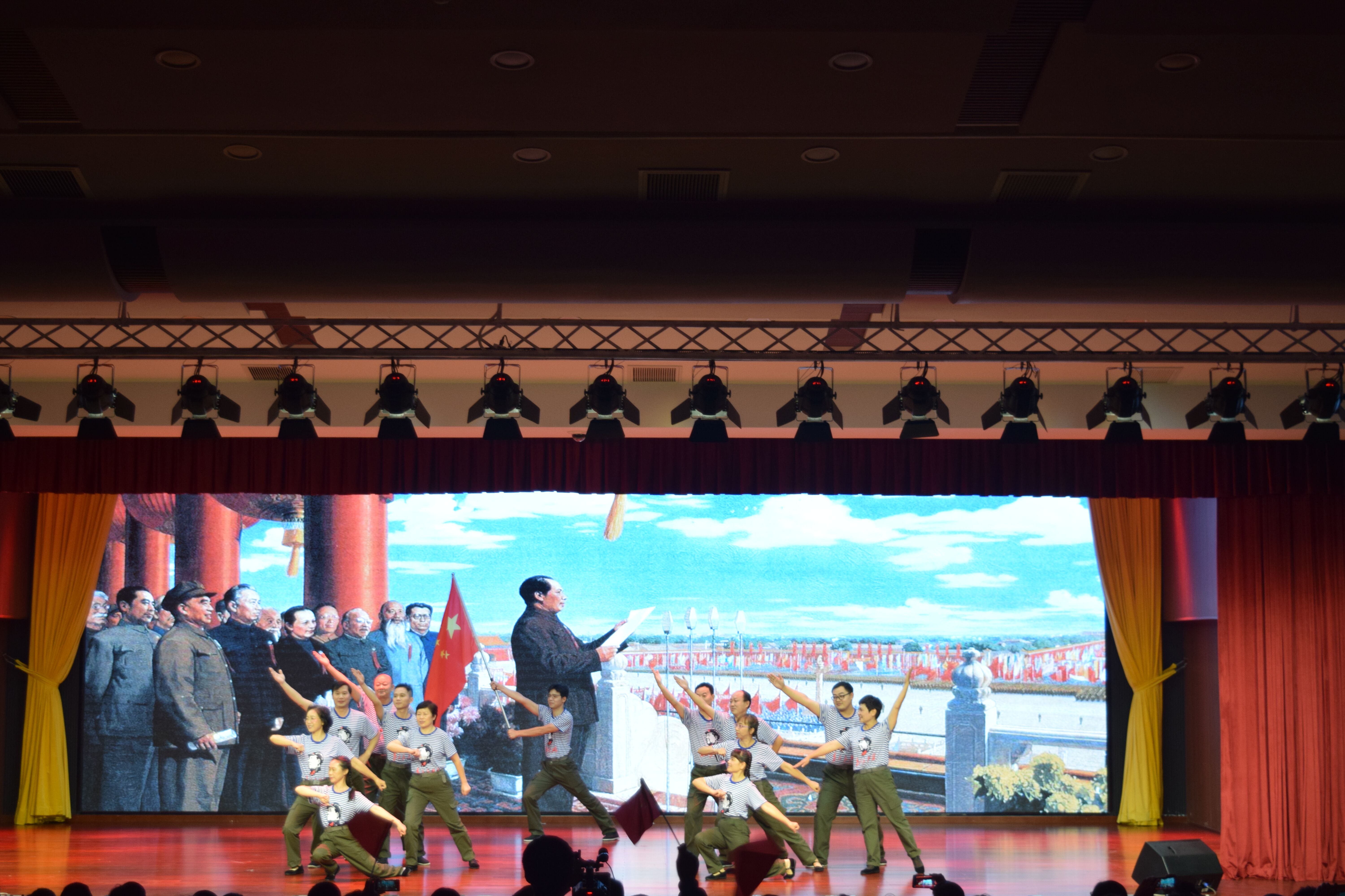 学院师生、校友迎新年晚会剪影