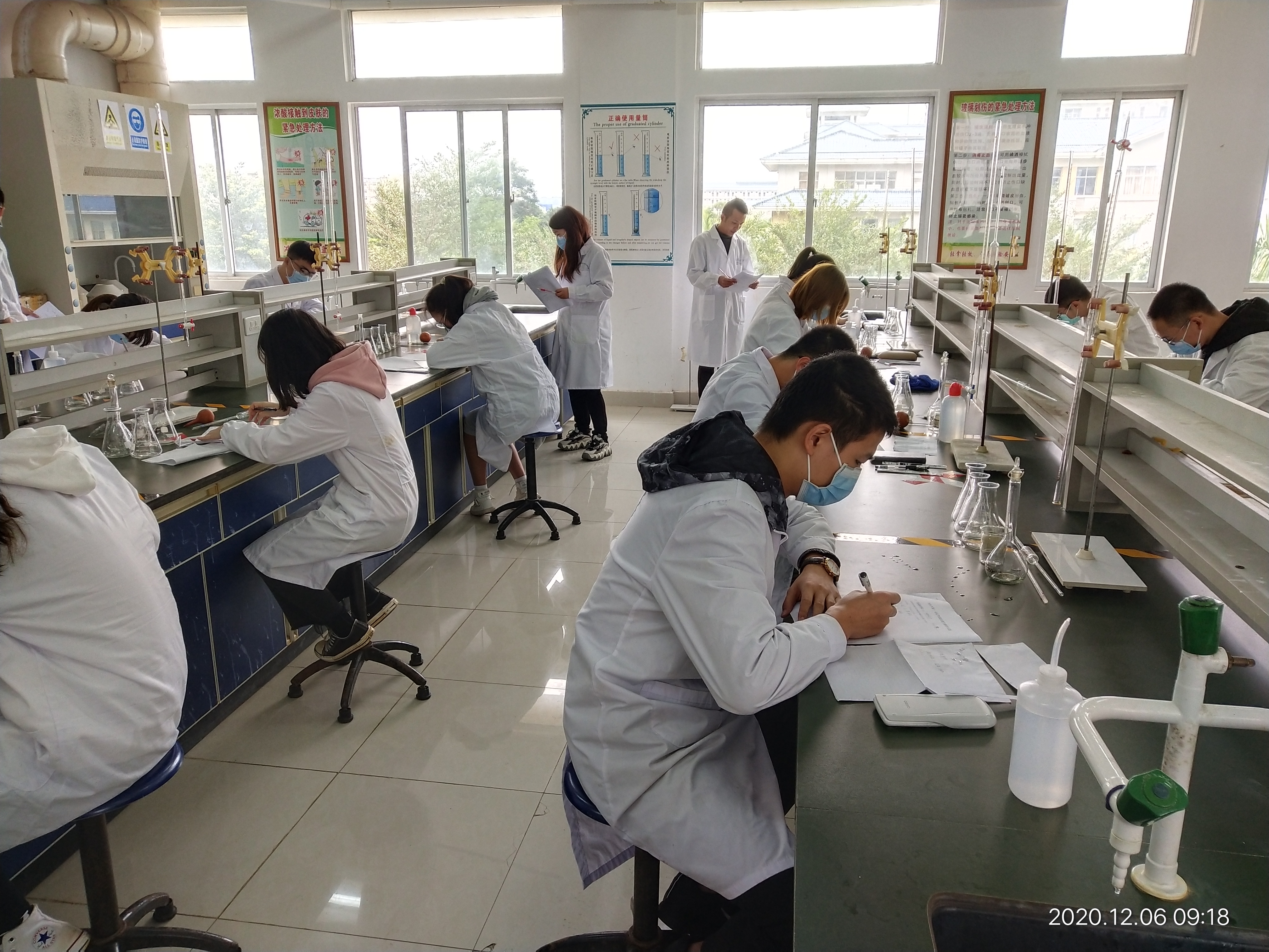 化学与化工学院举办第十一届本科生实验技能竞赛