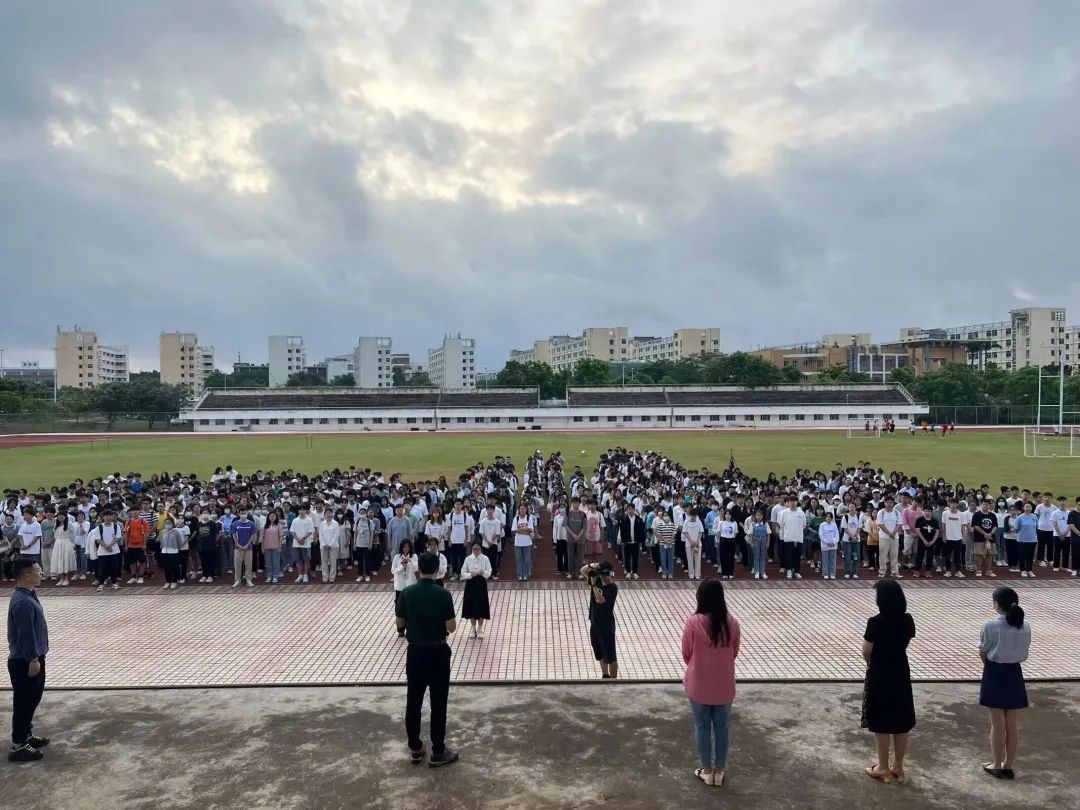 【主题教育】我院举行国旗下的讲话暨学习贯彻习近平新时代中国特色社会主义思想主题教育宣讲活动