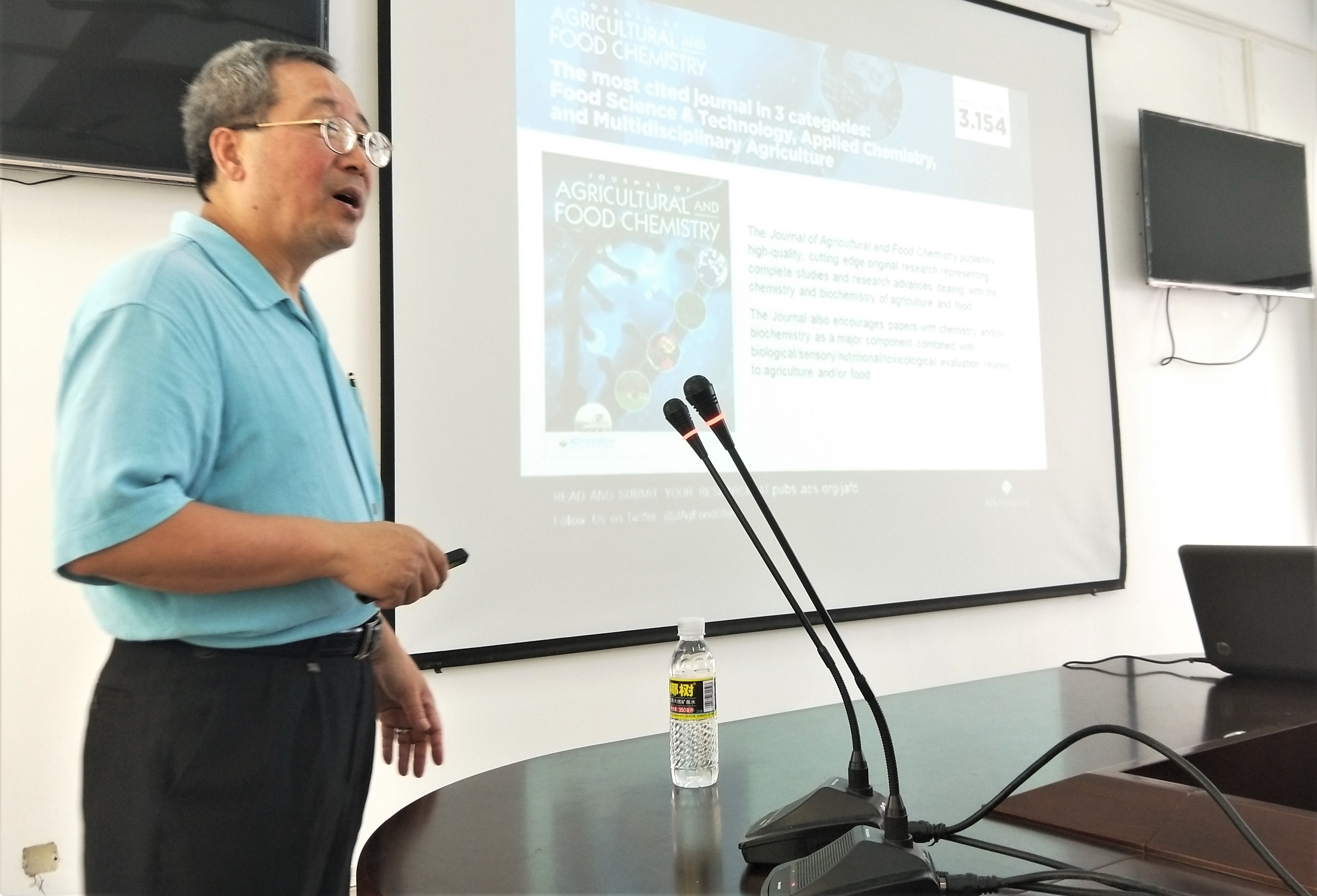 我院特邀李庆孝教授做学术报告交流