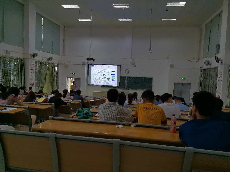 我院召开全体研究生化学实验室安全教育讲座