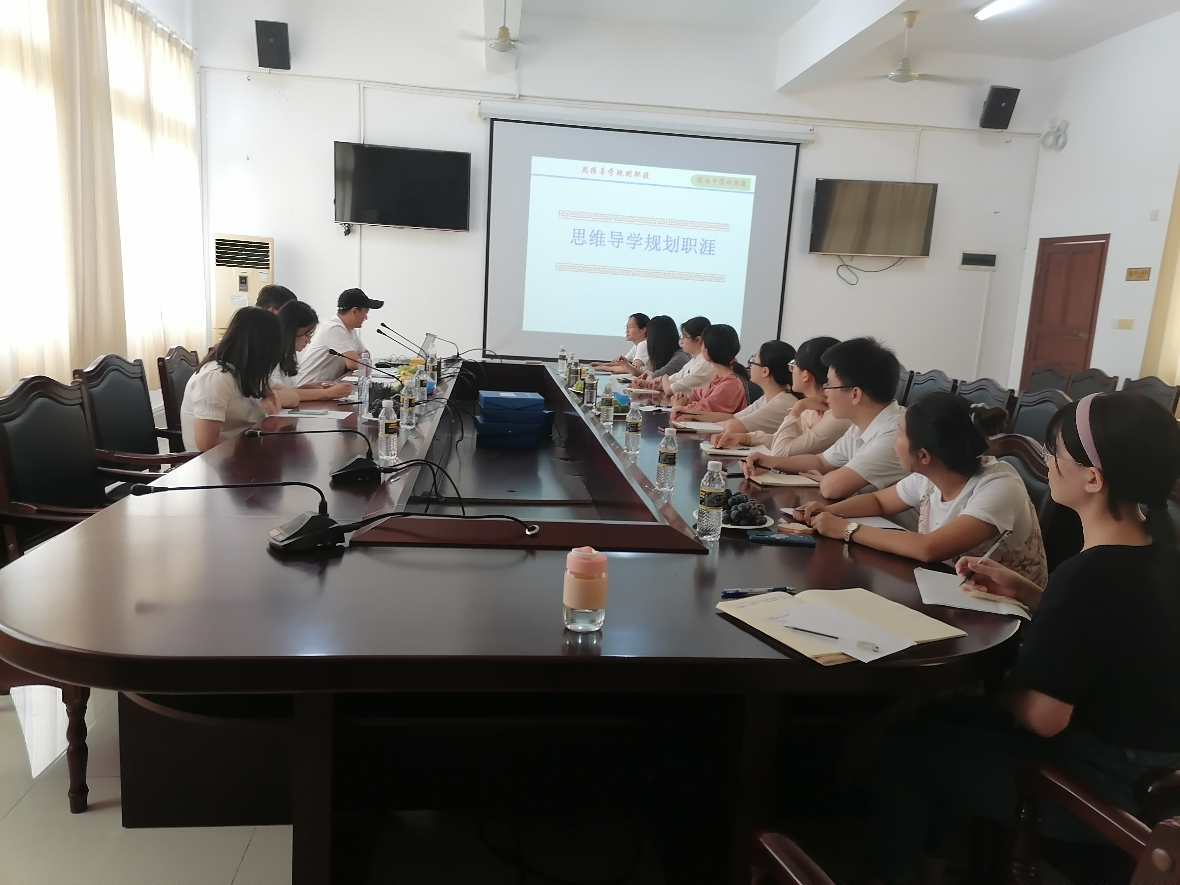 化学与化工学院举办“思维导学规划职涯”研究生专题讲座