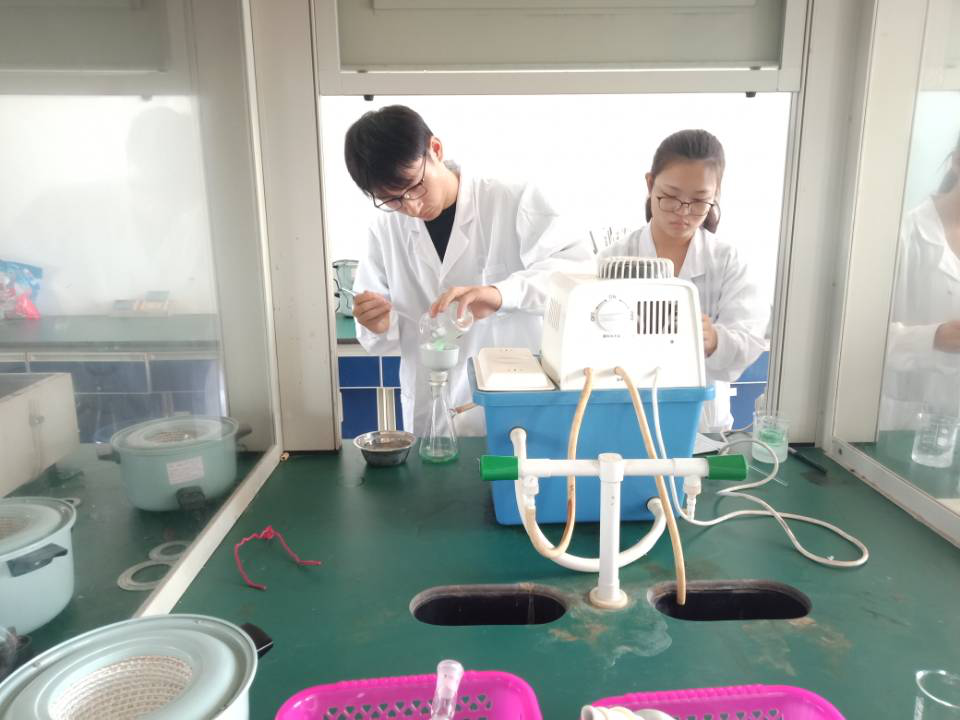 化学与化工学院举办第九届本科生实验技能竞赛