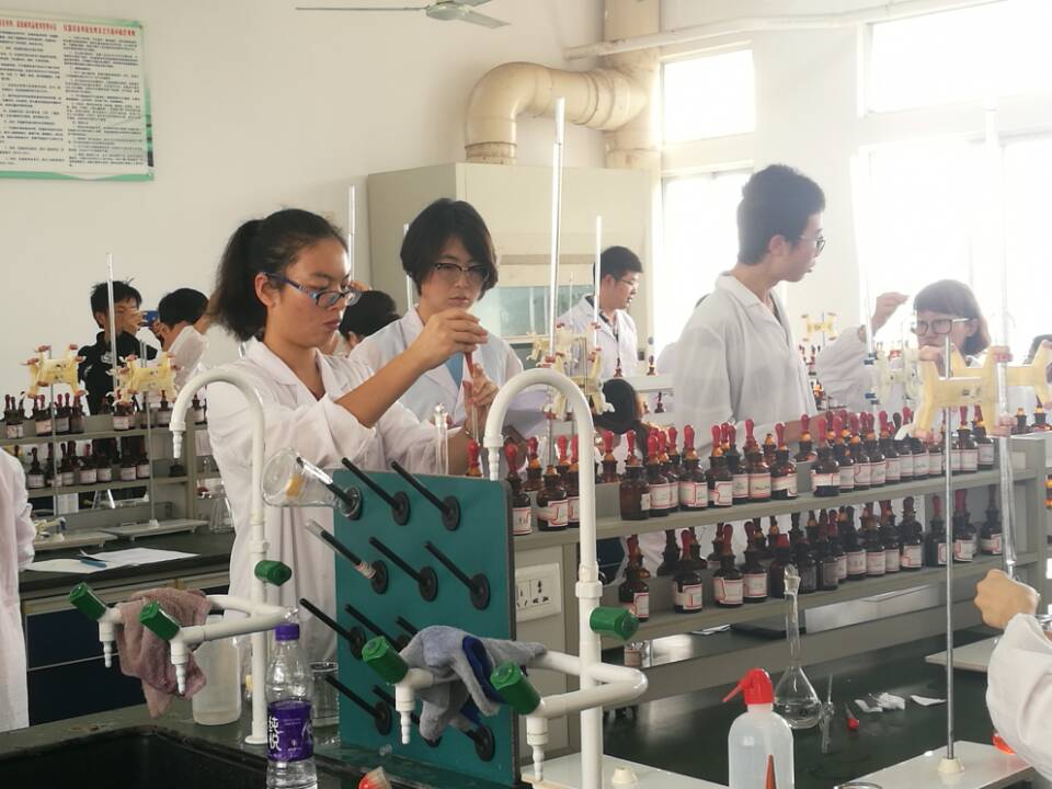化学与化工学院成功举办第七届本科生化学实验技能竞赛