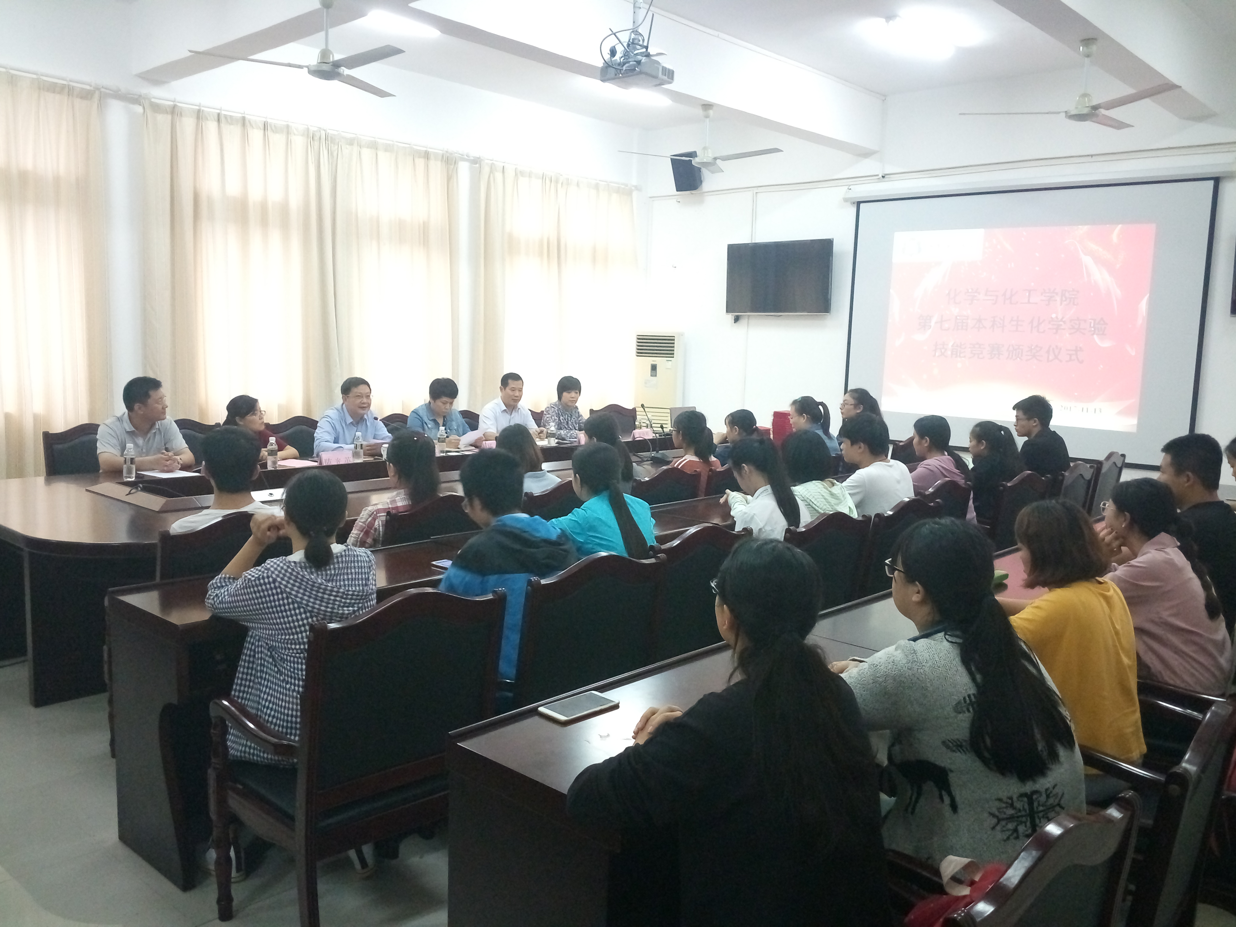 化学与化工学院成功举办第七届本科生化学实验技能竞赛