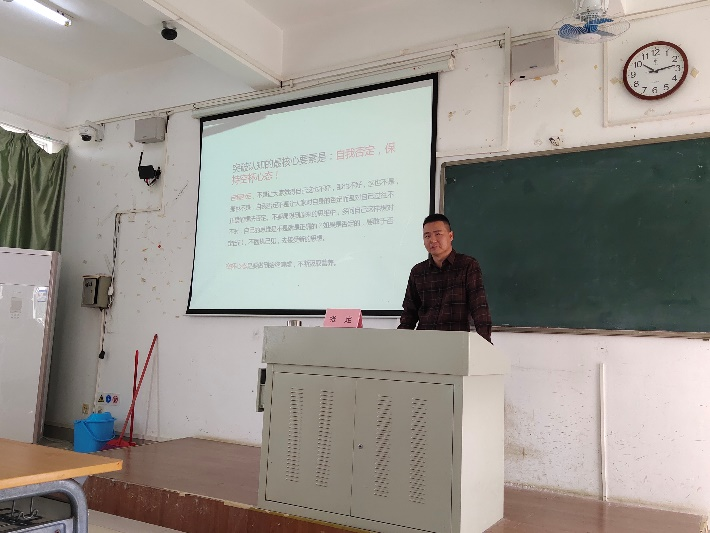 应用化学专业开展实践周活动——《认知突围，“化”平凡为精彩》学术报告