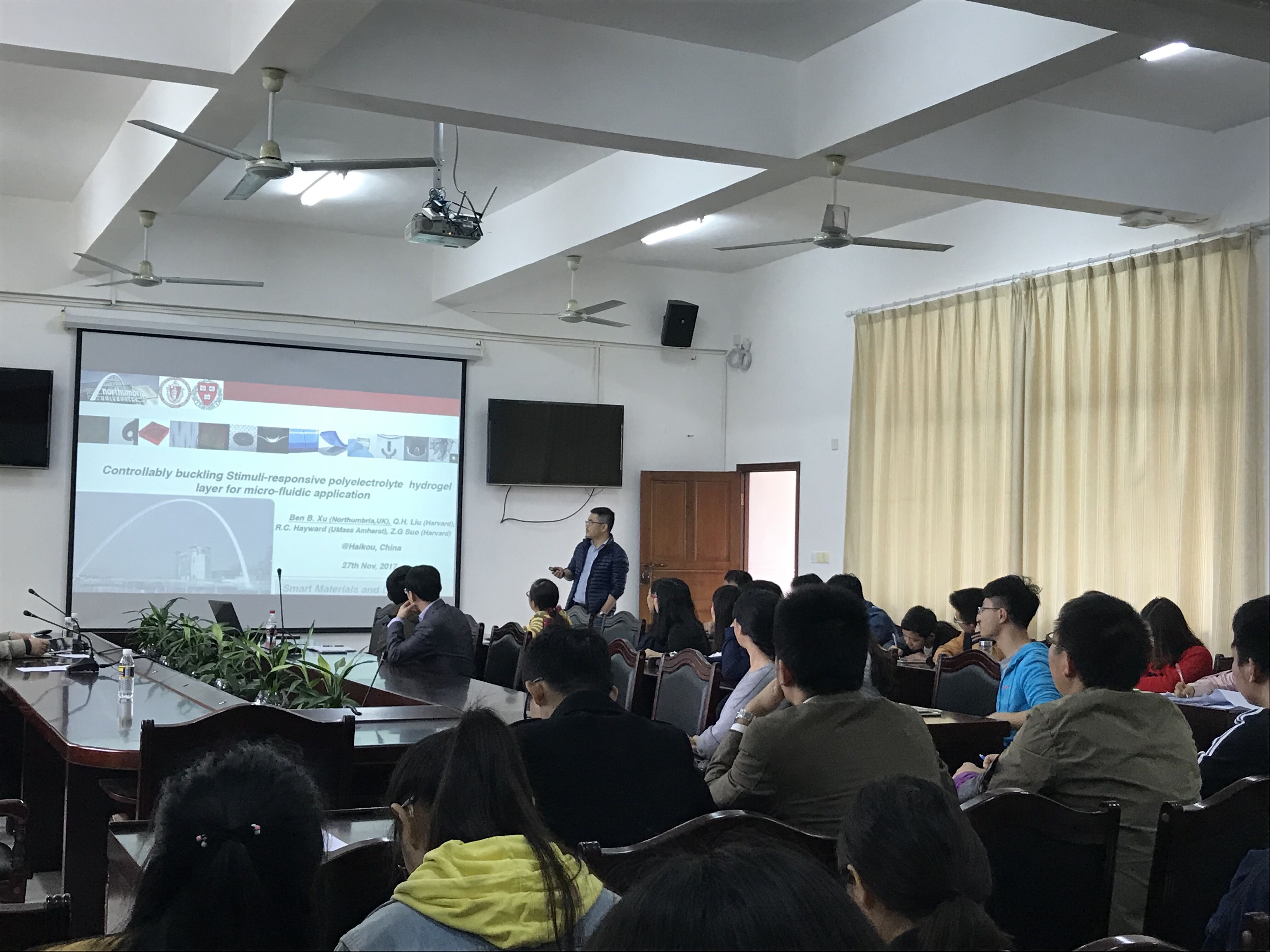 我院特邀徐斌教授做学术报告交流