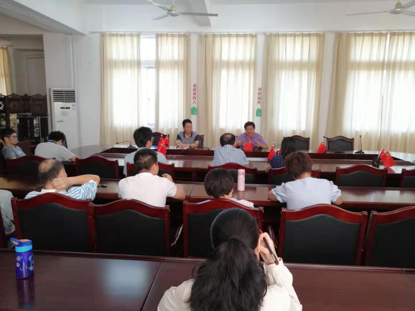 化学与化工学院召开“不忘初心,牢记使命”主题教育专任教师座谈会