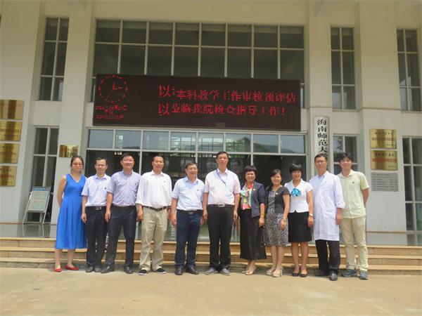本科教学工作审核预评估专家组到我院考察指导工作