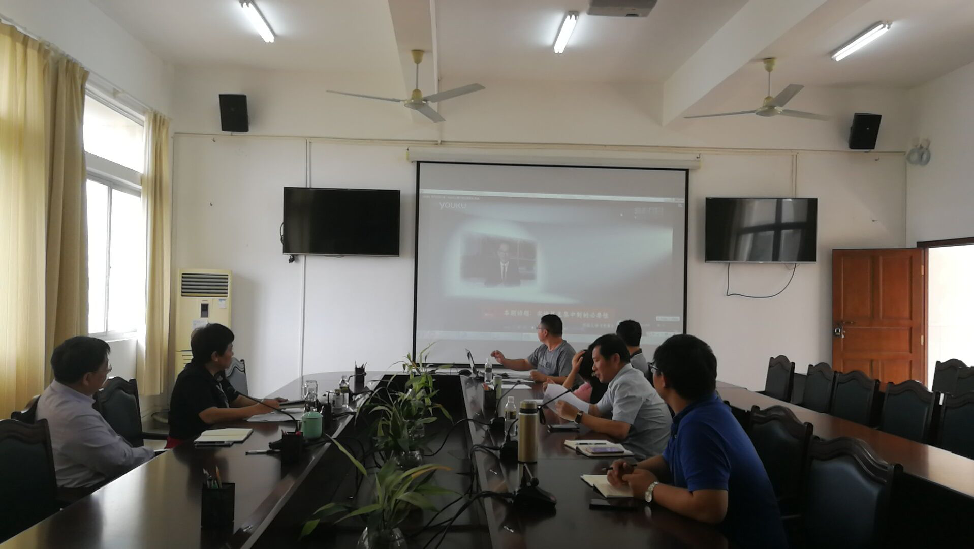 化学与化工学院开展“贯彻民主集中制”专题学习研讨会