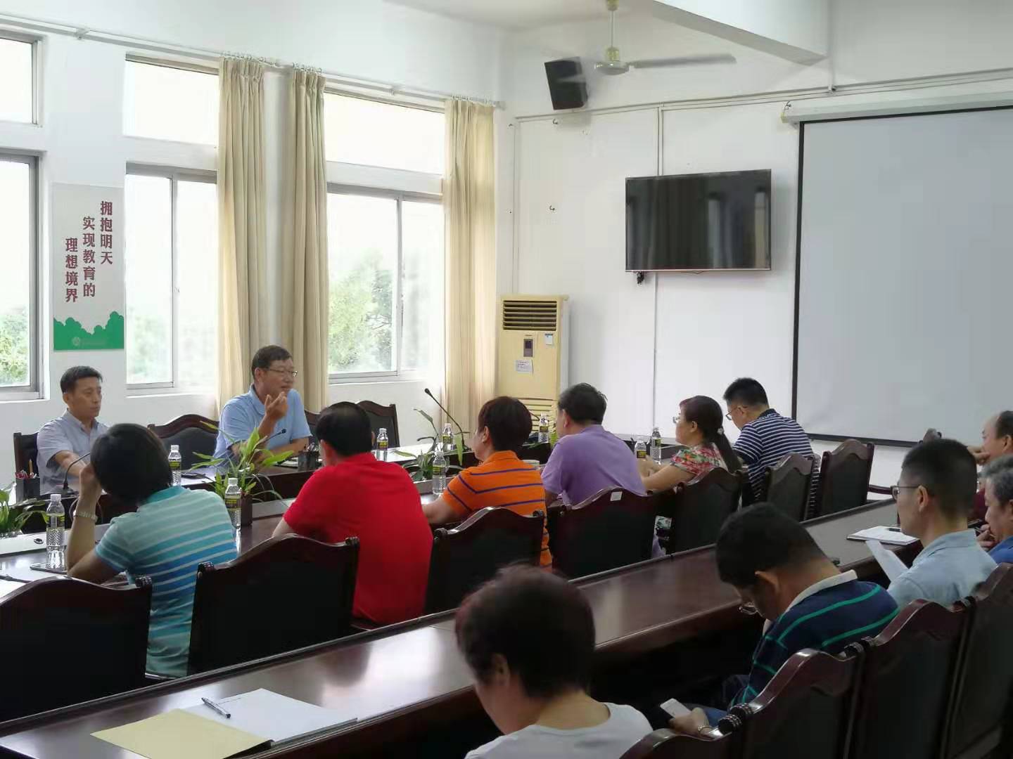 林强校长深入化学与化工学院进行工作调研