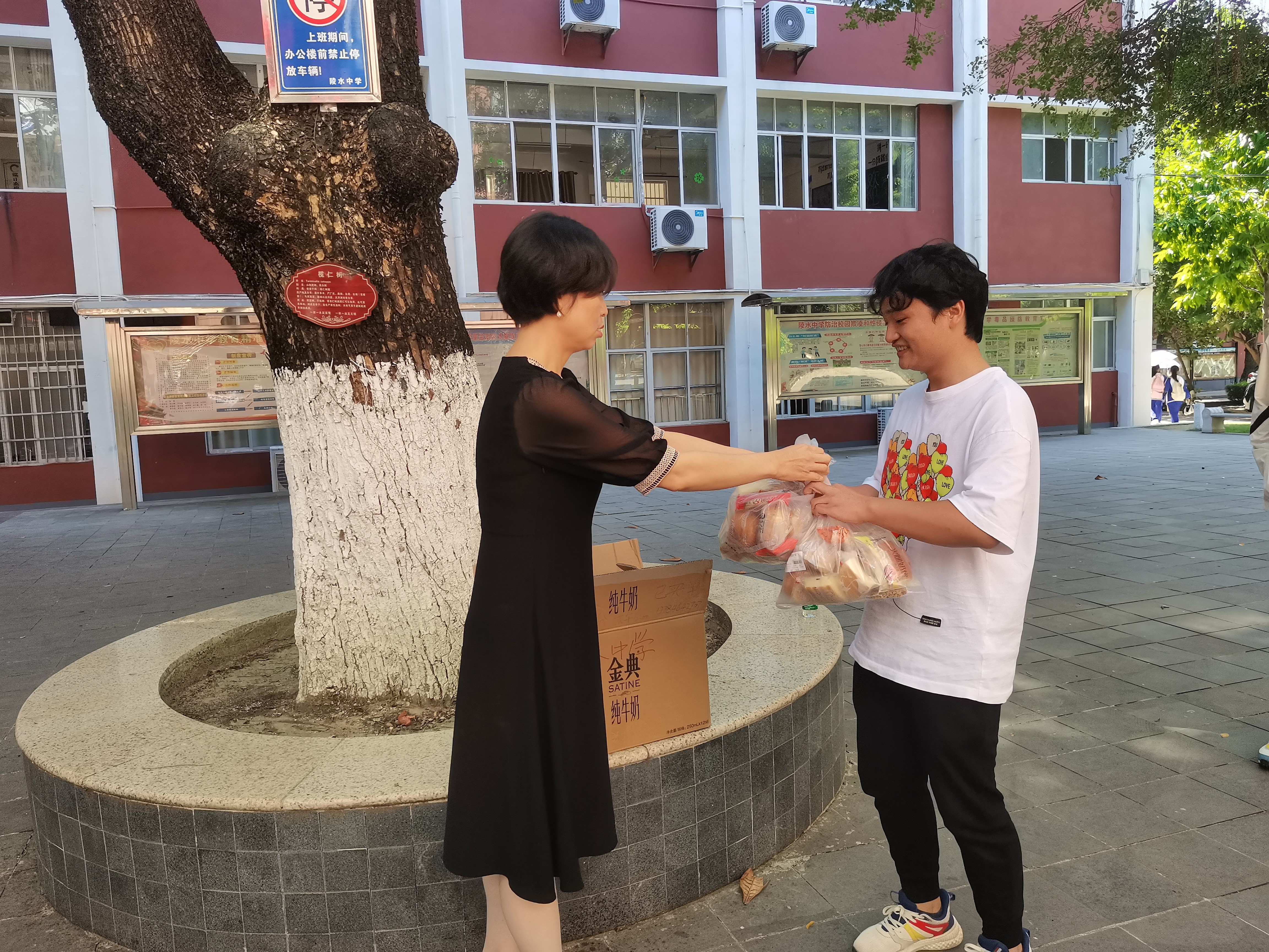 【化学与化工学院实习走访】——陵水中学