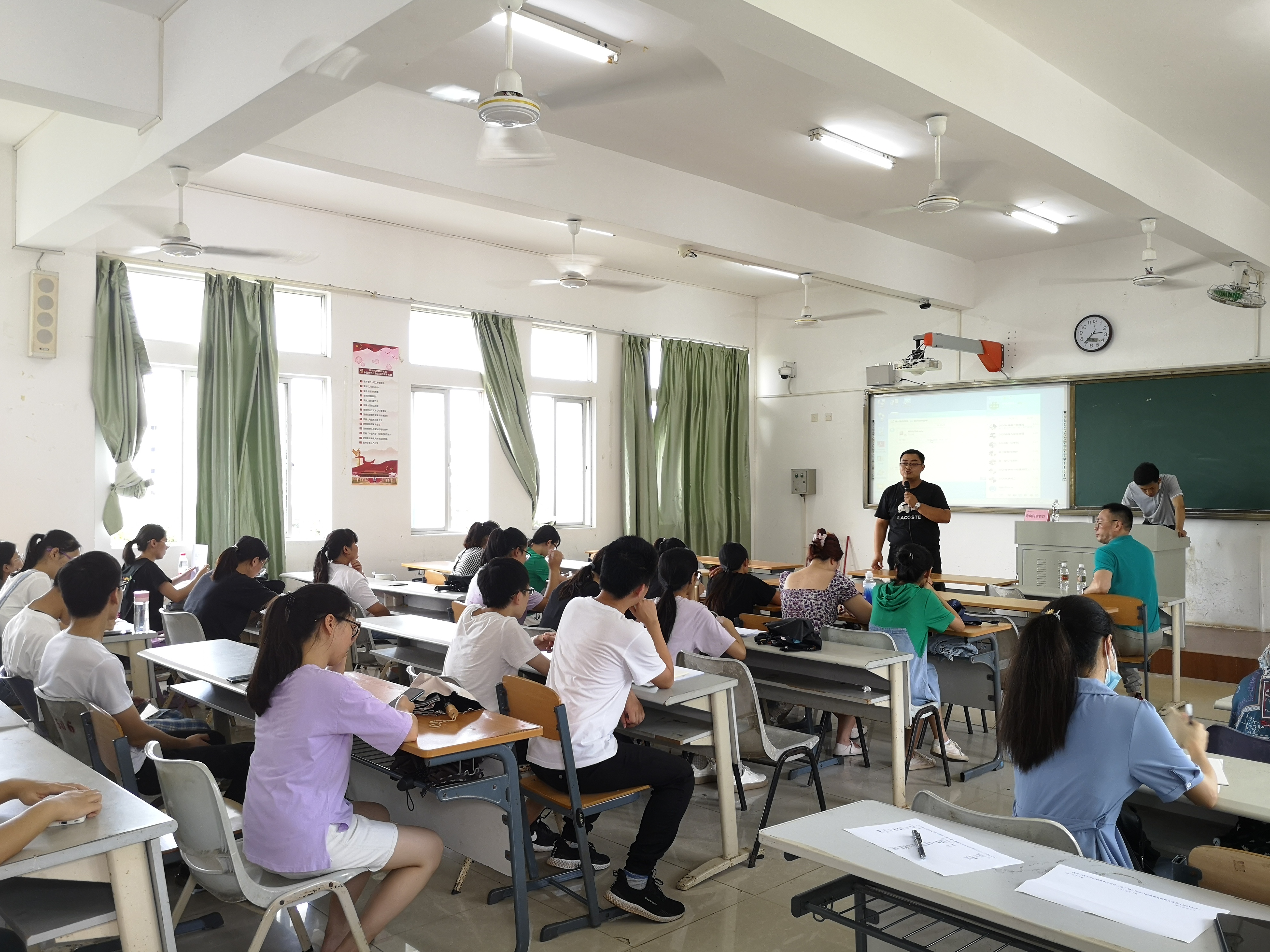 【学党史见行动】海南问鼎教育在我院举办招聘会