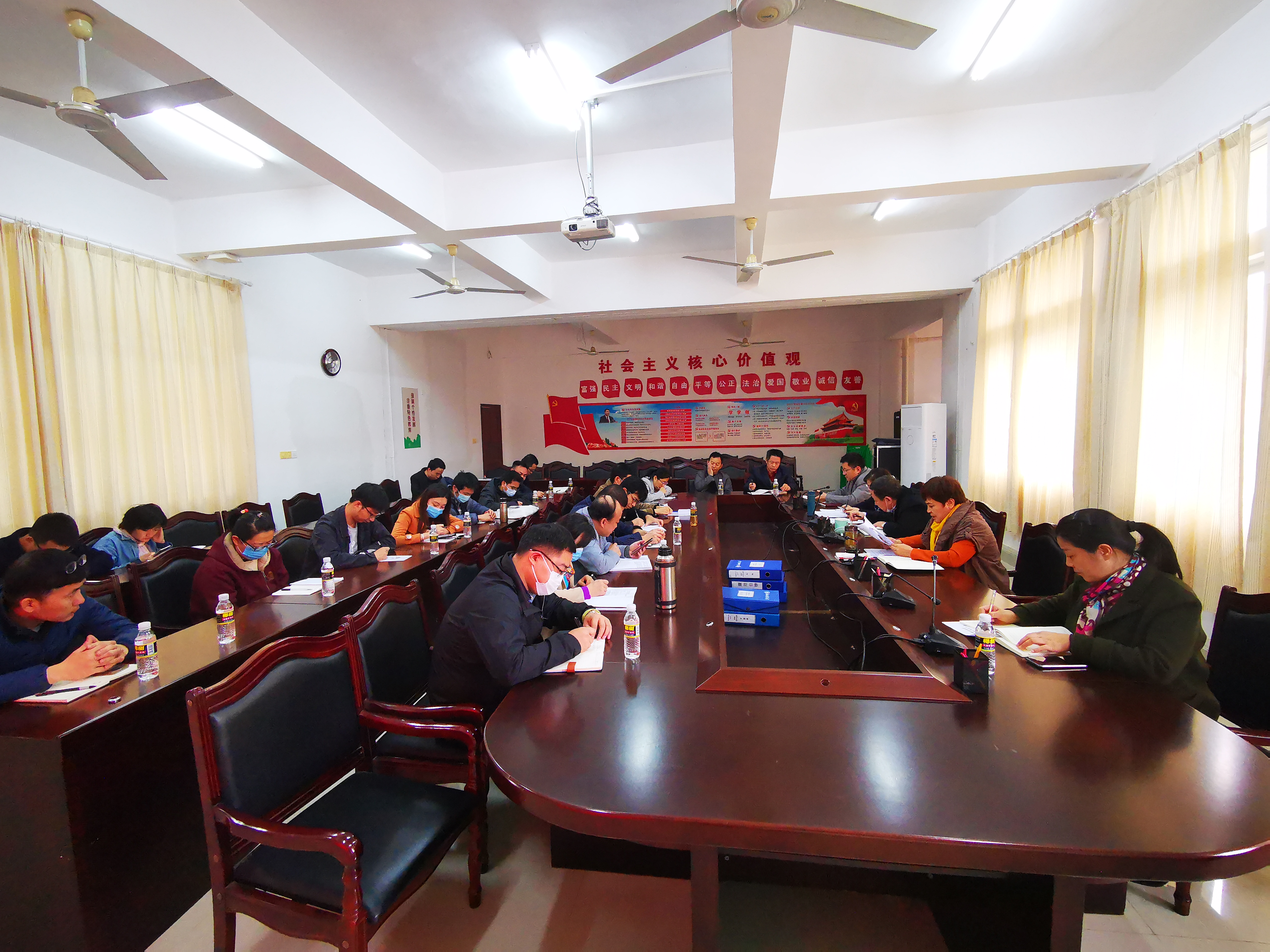 学院党委召开2020年度民主生活会征求意见座谈会 